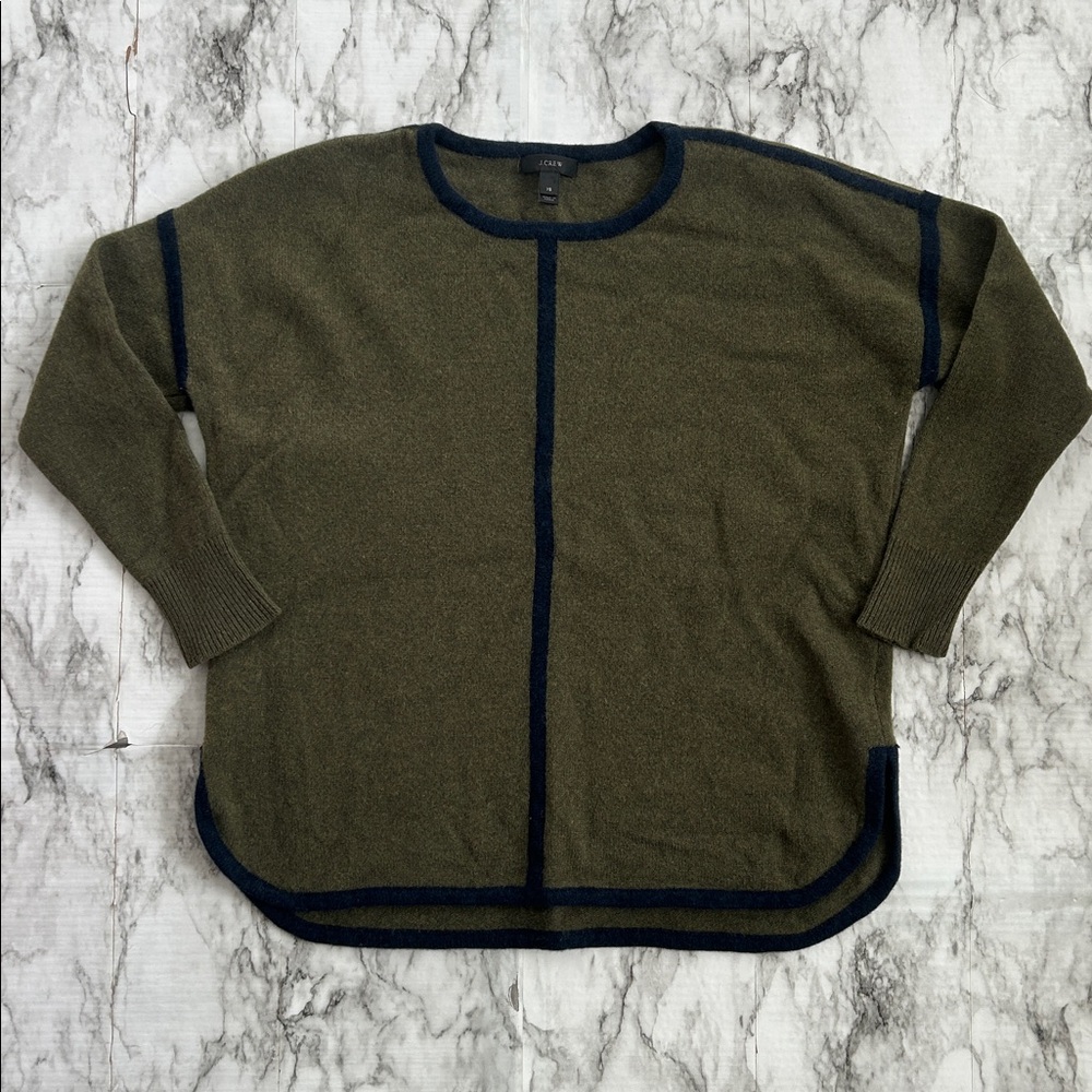 J. Crew | women’s size XS 100% wool Sweater forest green and navy trim details